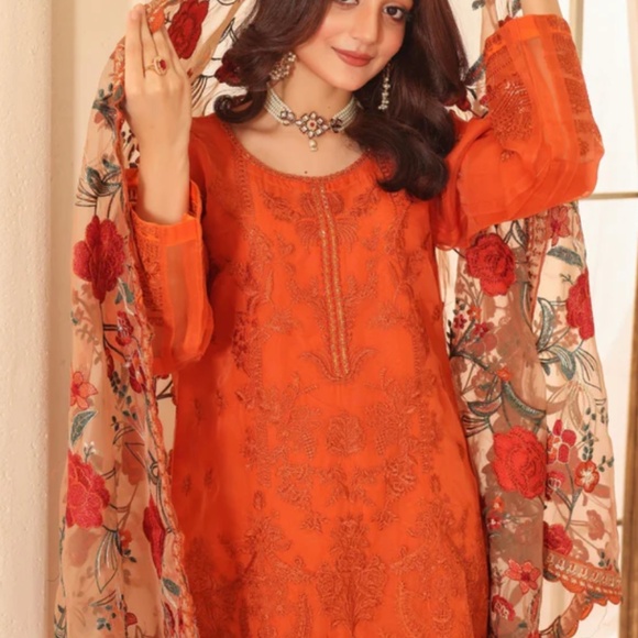 Designer Formal Pret Shalwar Kameez 3pc | Eid | Party | Occassion | Embroidered - Picture 4 of 4